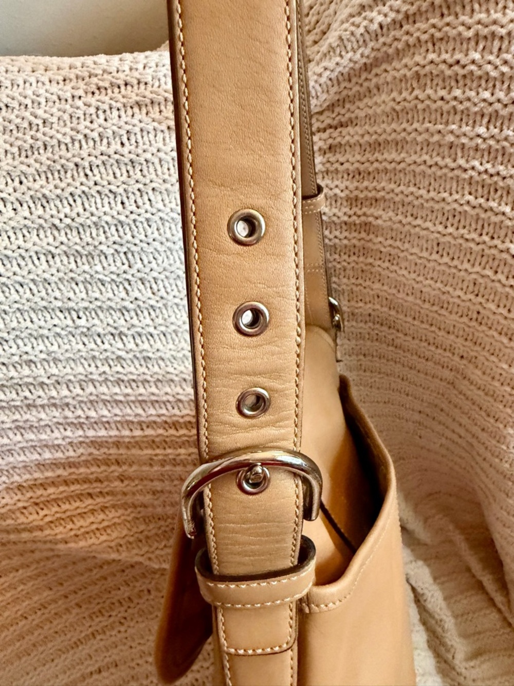 Y2K Coach SoHo Hobo Bag L04D-9480 Camel Leather Buckle Flap Shoulder/Crossbody - Picture 13 of 15